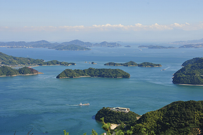 Scenery of the Seto Inland Sea as seen from Kannomine Mountain